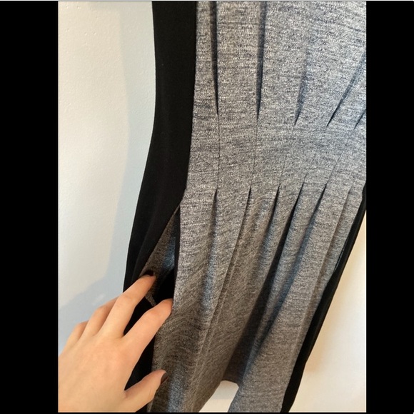 Madewell gray and black pleated knit dress with pockets - Picture 5 of 6
